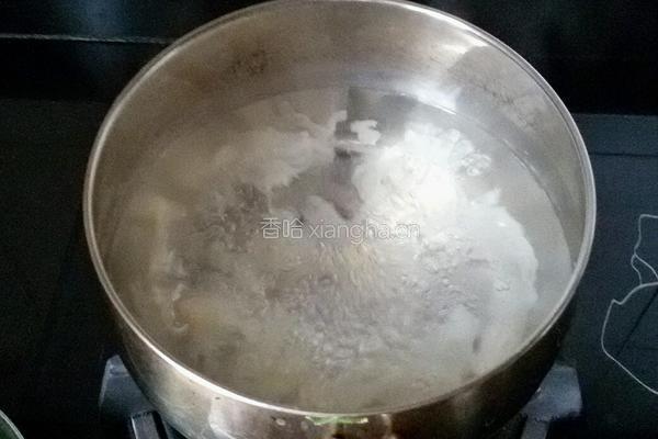 蜂蜜雪梨银耳羹的做法图解6