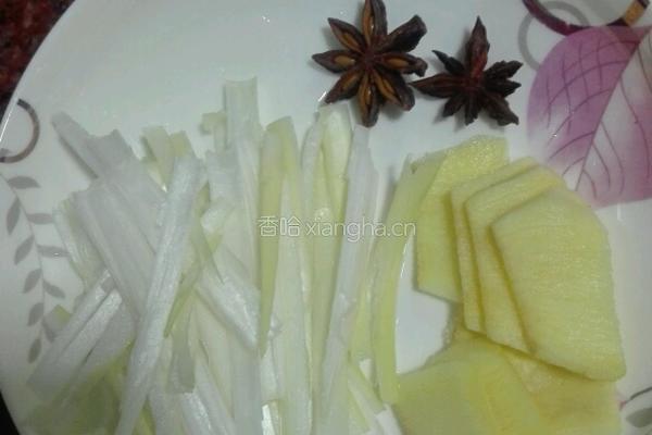 茶树菇炖鸡的做法图解2