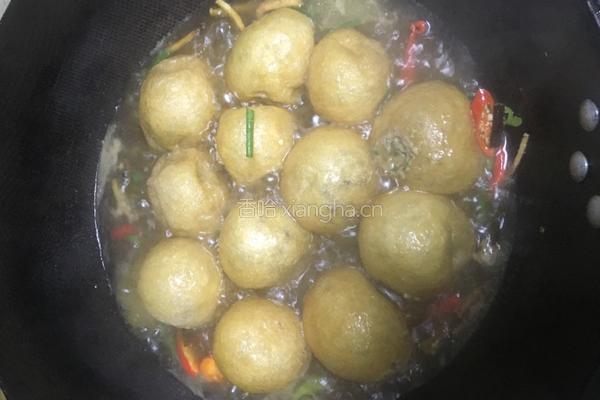 油面筋烧丸子的做法图解3