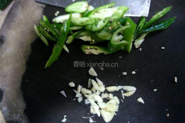 辣椒炒腐竹的做法图解2