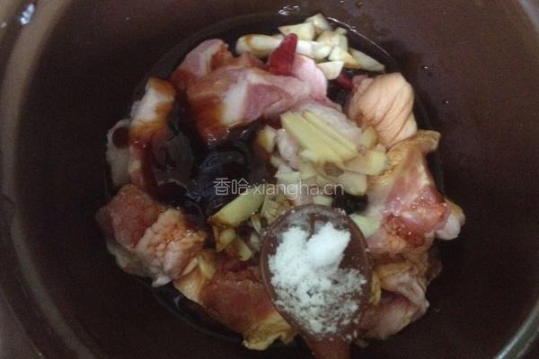 腐竹豆鼓煲五花腩的做法图解3