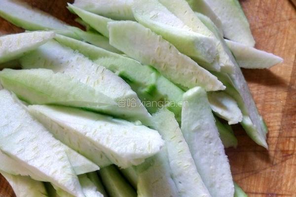 丝瓜炒鸡蛋的做法图解1