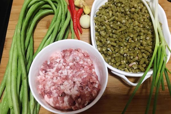 烂肉豇豆的做法图解1