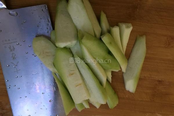 丝瓜炒鸡蛋的做法图解2