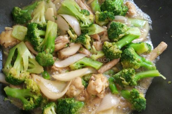 西兰花炒鸡翅猪扒肉的做法图解9
