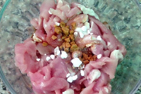 韭菜花炒肉丝的做法图解4
