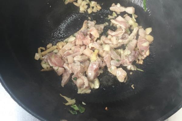芹菜炒肉的做法图解3