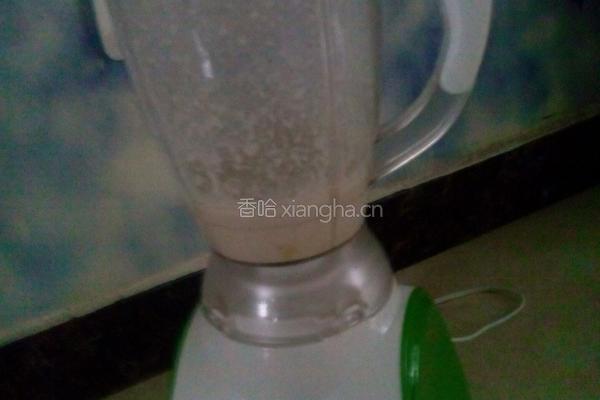 香蕉奶昔的做法图解5