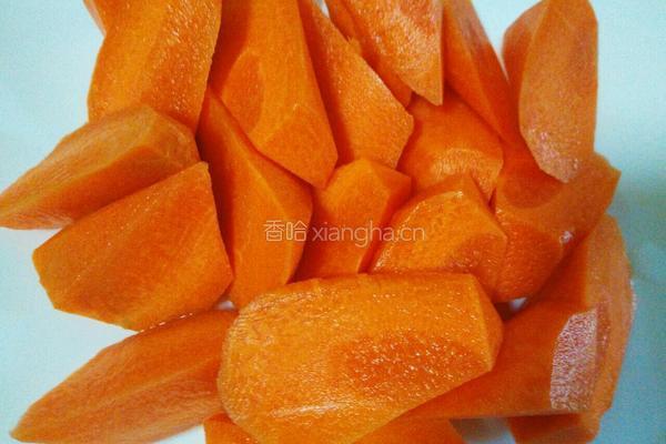 胡萝卜香菇焖鸡腿的做法图解2