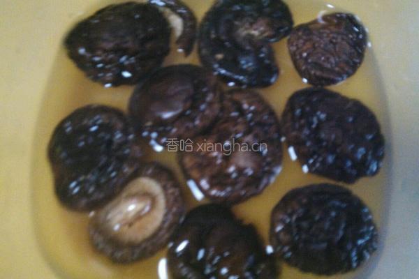 胡萝卜香菇焖鸡腿的做法图解3