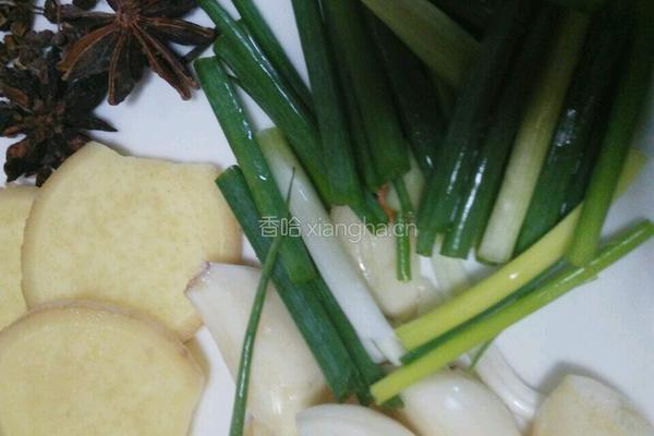 胡萝卜香菇焖鸡腿的做法图解4