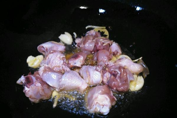 胡萝卜香菇焖鸡腿的做法图解6