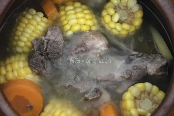 伞骨胡萝卜玉米汤（沙煲法）的做法图解7