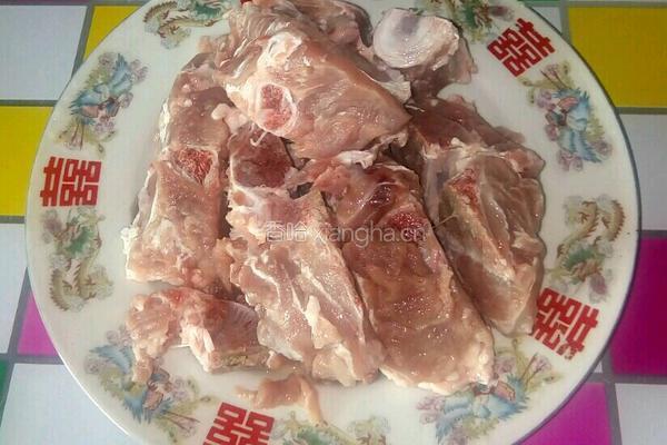 猪脊骨炖土豆的做法图解1