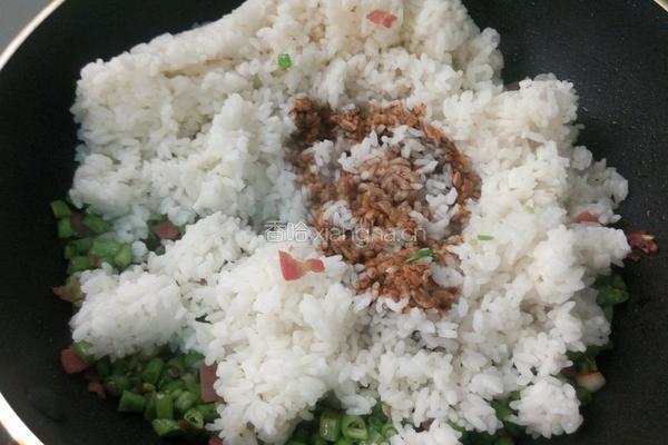 豇豆培根酱油炒饭的做法图解6