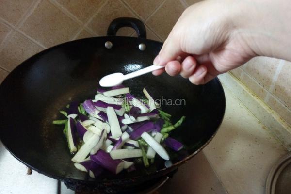 豆角烧茄条的做法图解8