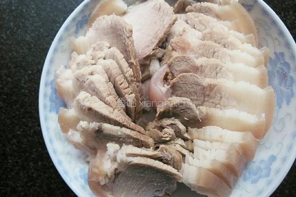 蒜泥白肉的做法图解2