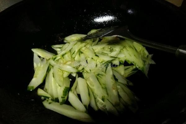 瘦肉炒青瓜的做法图解5
