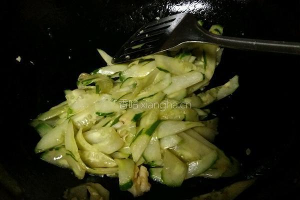 瘦肉炒青瓜的做法图解6