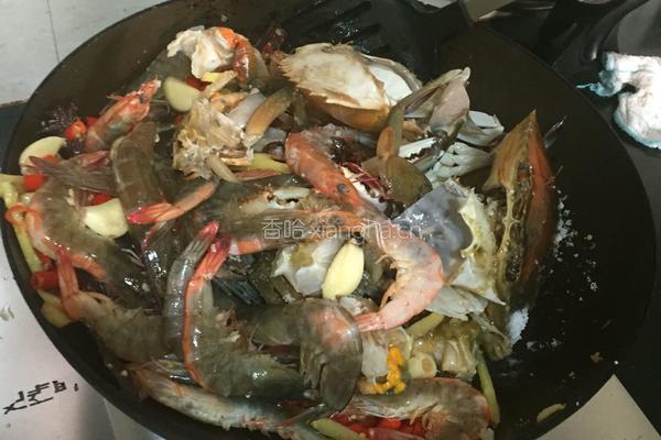 香辣啤酒虾蟹锅的做法图解8