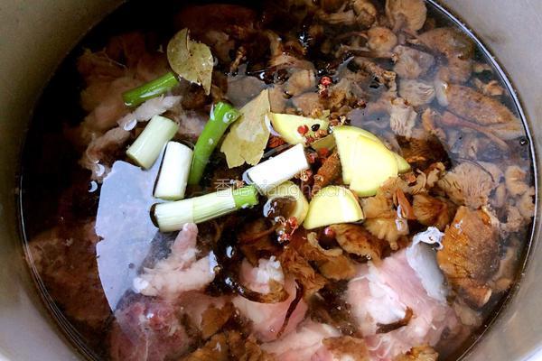 排骨炖蘑菇土豆的做法图解6