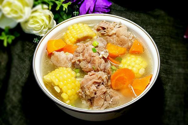 胡萝卜玉米排骨汤的做法图解9