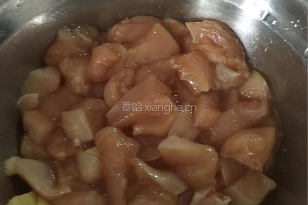 辣子鸡丁的做法图解1