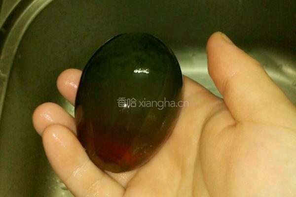 大米皮蛋末粥的做法图解2