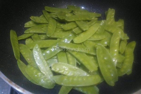 荷兰豆炒腊肠的做法图解5