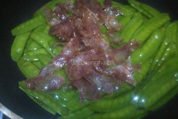 荷兰豆炒腊肠的做法图解6