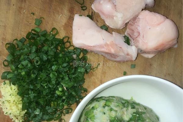 花边水饺(槐花猪肉馅)的做法图解2