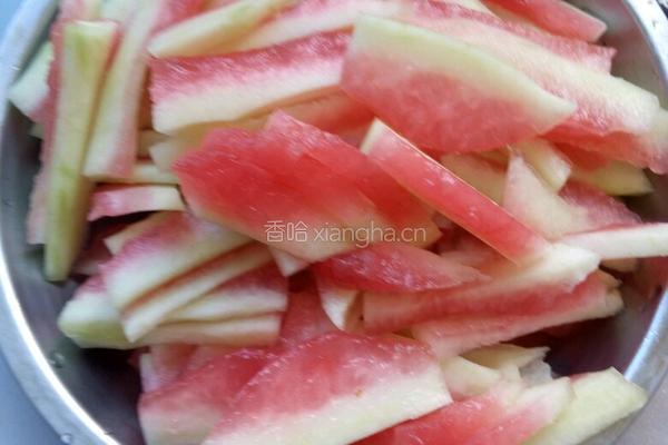 清炒西瓜皮的做法图解3