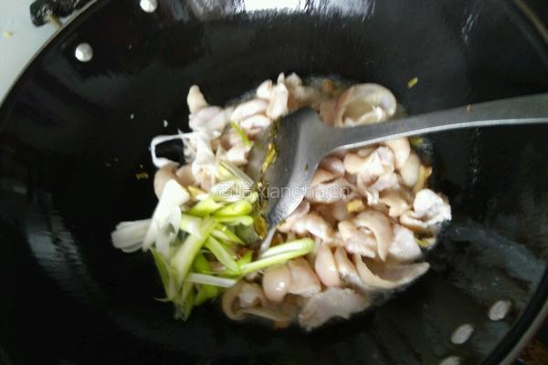 酸菜炒大肠的做法图解9