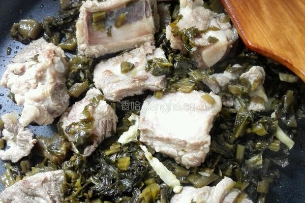 香肠排骨酸菜大米饭的做法图解7