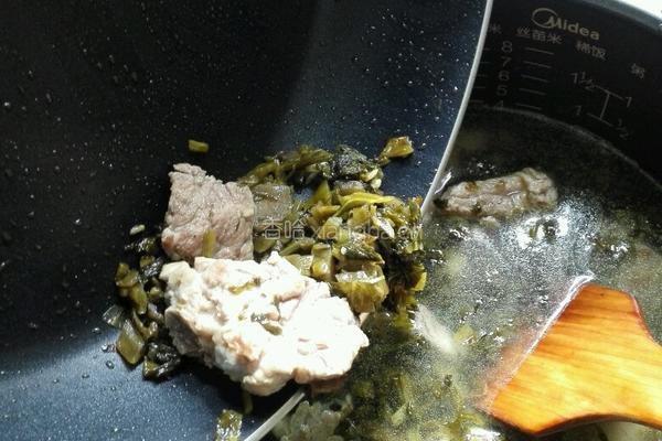 香肠排骨酸菜大米饭的做法图解8