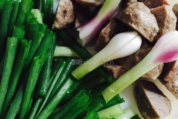银芽肉丸炒面的做法图解1