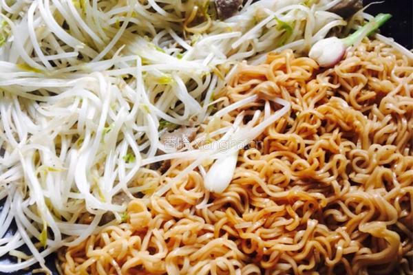 银芽肉丸炒面的做法图解4