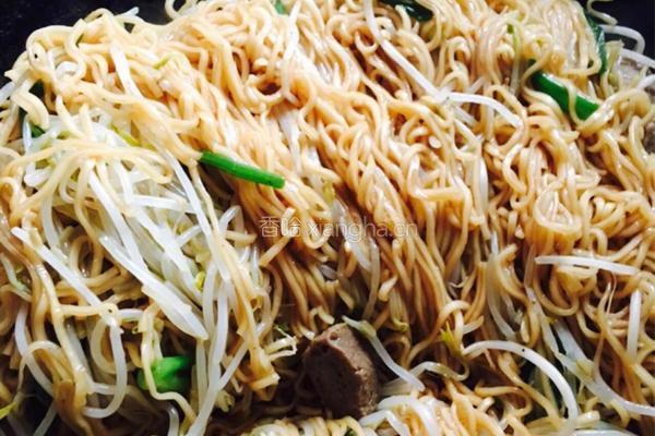 银芽肉丸炒面的做法图解5