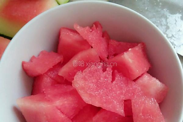 西瓜牛奶冰的做法图解1
