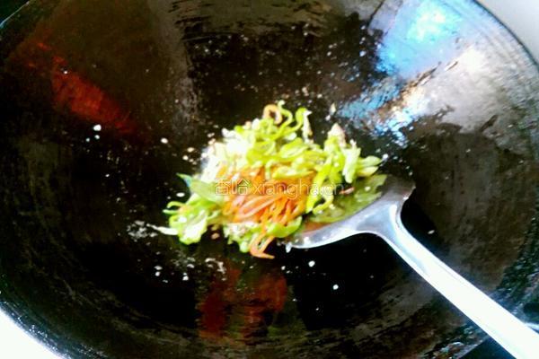 红萝卜丝炒肉丝的做法图解9