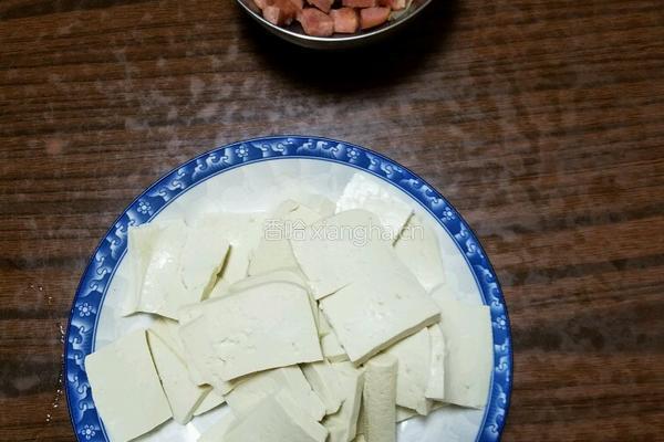 火腿豆腐的做法图解1
