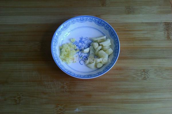 蒜苔炒肉的做法图解3
