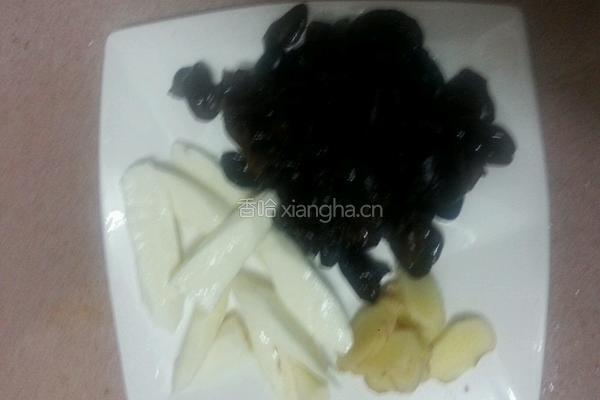 山药木耳鸡肉汤的做法图解1