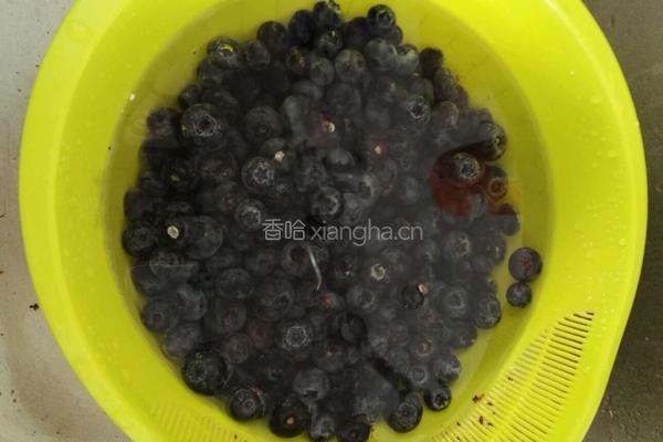 蓝莓果酱的做法图解1