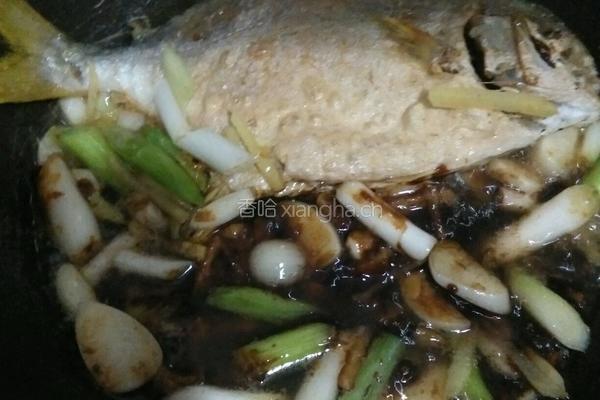 青红辣椒炒鱼的做法图解5