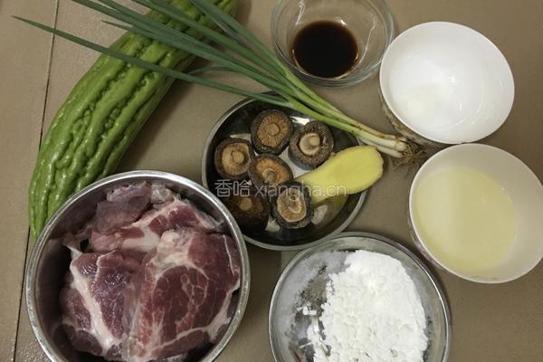 香菇瘦肉酿苦瓜的做法图解1