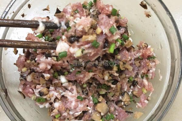 香菇瘦肉酿苦瓜的做法图解3