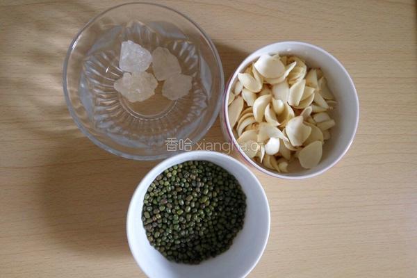 百合绿豆汤的做法图解1