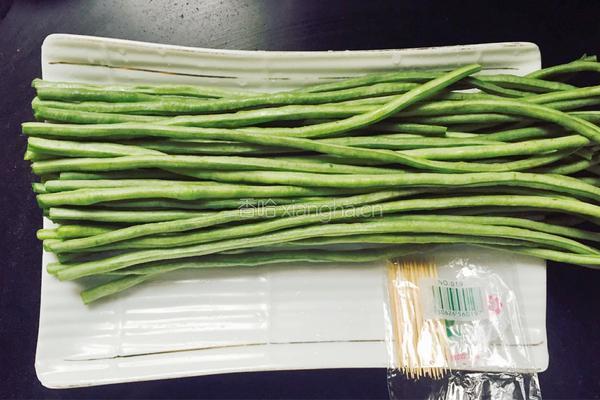 孜然香棒棒糖豇豆的做法图解1