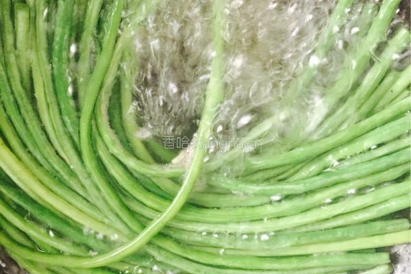 孜然香棒棒糖豇豆的做法图解3
